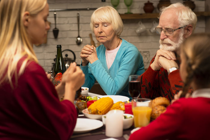 Woman Protects Entitled Sister’s BF From “Intervention” By Telling Him To Skip Dinner With Her Woman Protects Entitled Sister’s BF From “Intervention” By Telling Him To Skip Dinner With Her