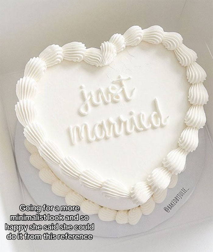 “Cue The Crying”: Bride Tears Up After Receiving Ruined Wedding Cake, Fixes It Herself “Cue The Crying”: Bride Tears Up After Receiving Ruined Wedding Cake, Fixes It Herself