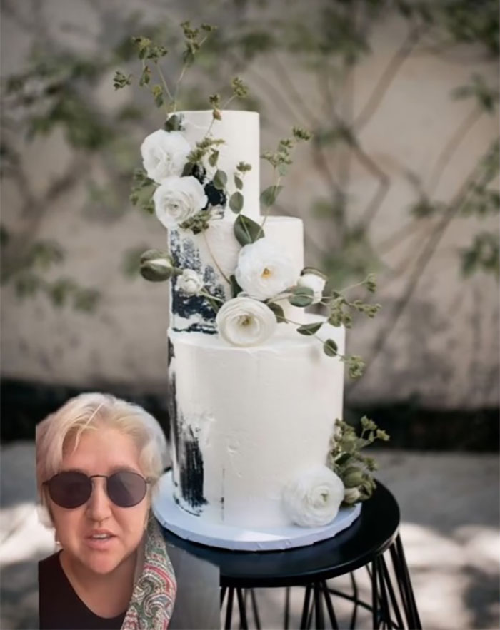 “Cue The Crying”: Bride Tears Up After Receiving Ruined Wedding Cake, Fixes It Herself “Cue The Crying”: Bride Tears Up After Receiving Ruined Wedding Cake, Fixes It Herself