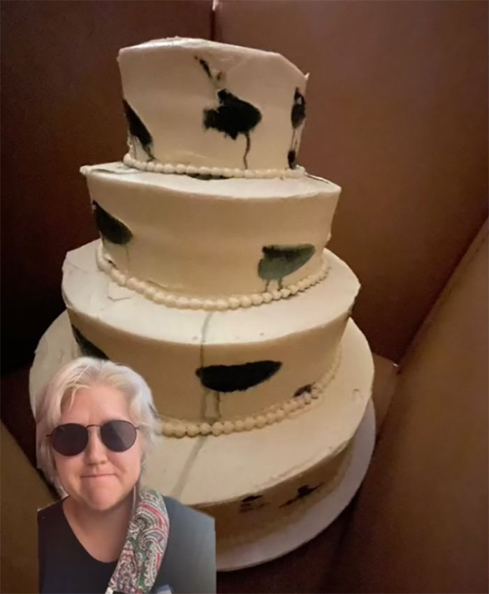 “Cue The Crying”: Bride Tears Up After Receiving Ruined Wedding Cake, Fixes It Herself “Cue The Crying”: Bride Tears Up After Receiving Ruined Wedding Cake, Fixes It Herself