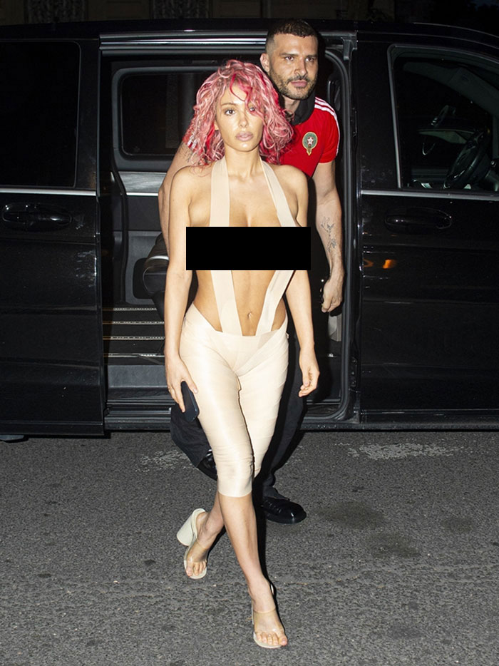 “I Feel Sorry For Her”: Bianca Censori Nearly Bares It All As She Goes Shirtless In Paris “I Feel Sorry For Her”: Bianca Censori Nearly Bares It All As She Goes Shirtless In Paris