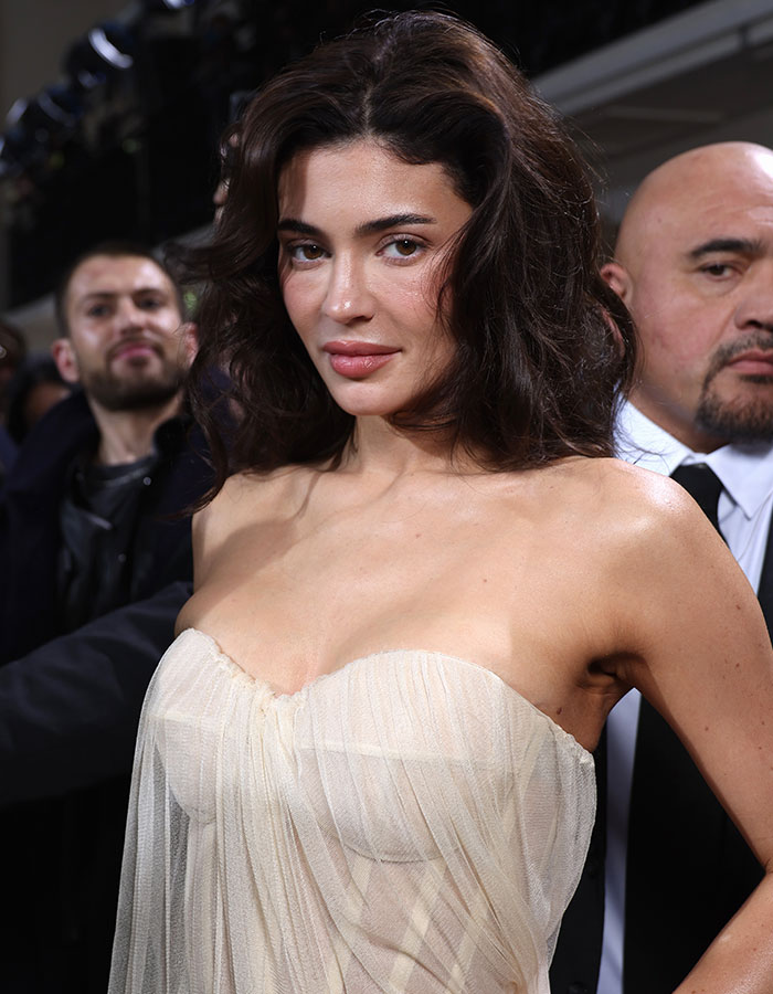 Kylie Jenner Breaks Down In Tears After Internet Trolls Mock Her Looks In Unedited Pics Kylie Jenner Breaks Down In Tears After Internet Trolls Mock Her Looks In Unedited Pics