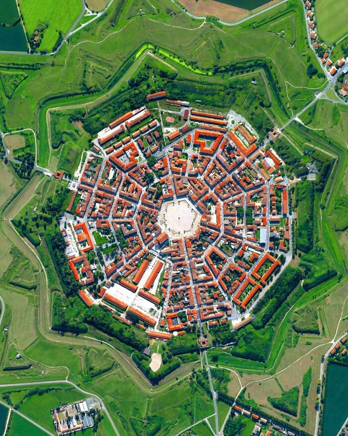 30 Times City Planners Made Incredibly Thought-Out Decisions In Urban Design 30 Times City Planners Made Incredibly Thought-Out Decisions In Urban Design