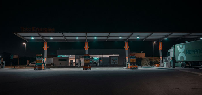 Guy Hitting On Gas Station Clerk Didn’t Know He Got Recorded, Gives Netizens The Heebie Jeebies Guy Hitting On Gas Station Clerk Didn’t Know He Got Recorded, Gives Netizens The Heebie Jeebies