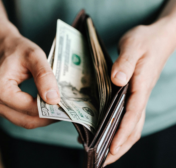 “Doesn’t Make Sense”: 40 Social Etiquette Rules That People Want To See Gone “Doesn’t Make Sense”: 40 Social Etiquette Rules That People Want To See Gone