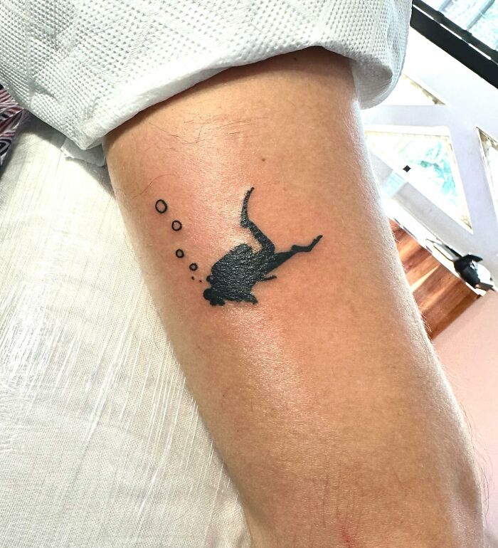 “We Were Like ‘Oh'”: 30 Tattoos That Artists Found Pretty Uncomfortable To Create