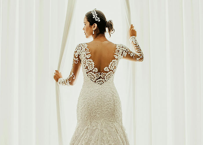 Bride Places Incomprehensible Demands On Her Best Friend Of 25 Years, Destroys Their Friendship Bride Places Incomprehensible Demands On Her Best Friend Of 25 Years, Destroys Their Friendship