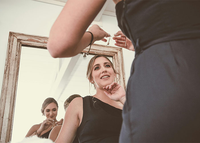 Bride Places Incomprehensible Demands On Her Best Friend Of 25 Years, Destroys Their Friendship Bride Places Incomprehensible Demands On Her Best Friend Of 25 Years, Destroys Their Friendship