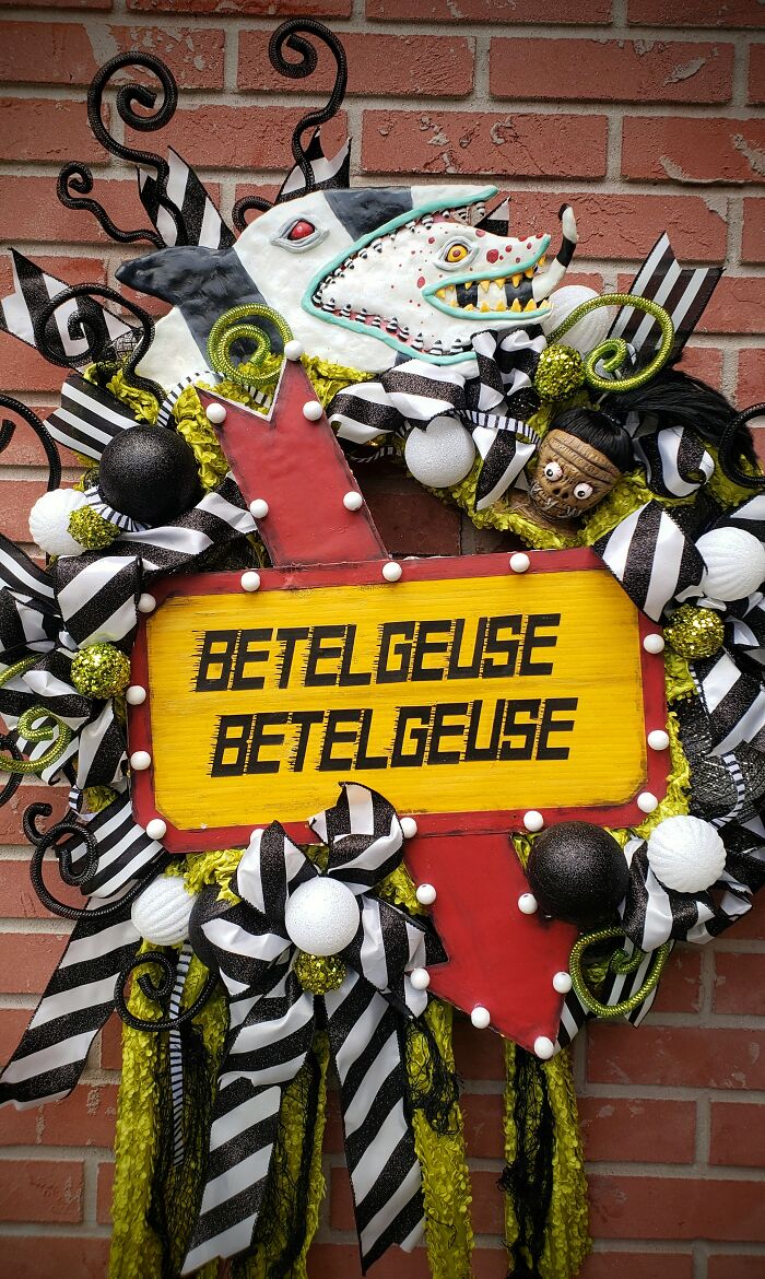 Beetlejuice Decorations: My Handmade Unique Wreath Beetlejuice Decorations: My Handmade Unique Wreath