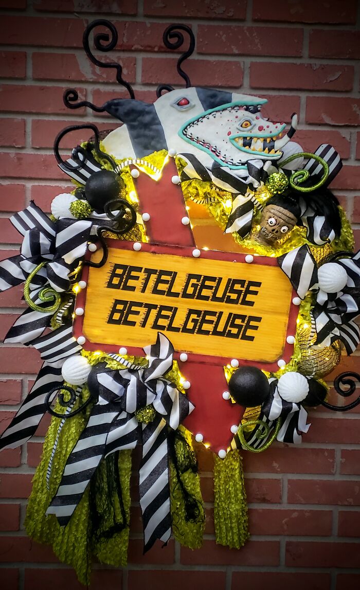 Beetlejuice Decorations: My Handmade Unique Wreath Beetlejuice Decorations: My Handmade Unique Wreath