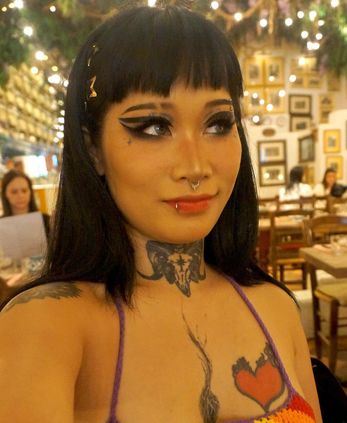 “Is Too Much Skin In The Room With Us?“: Woman Puzzled After Boss Asks Her To Cover Up “Is Too Much Skin In The Room With Us?“: Woman Puzzled After Boss Asks Her To Cover Up