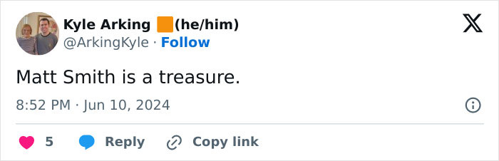 Sue Perkins Apologizes After Matt Smith Elegantly Corrects Her When She Misgenders His Co-Star Sue Perkins Apologizes After Matt Smith Elegantly Corrects Her When She Misgenders His Co-Star