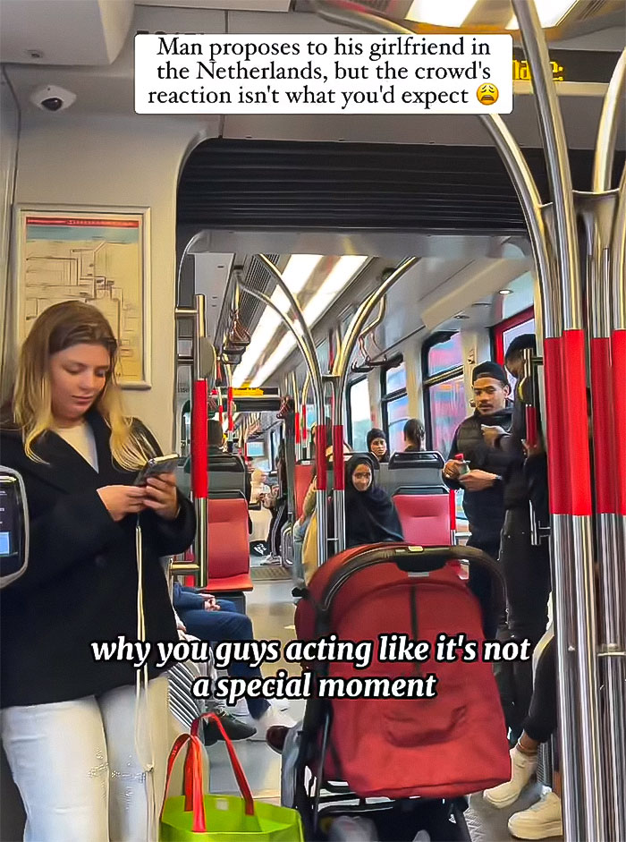 Man’s Public Proposal Goes Viral After The Crowd Awkwardly Ignores It Man’s Public Proposal Goes Viral After The Crowd Awkwardly Ignores It