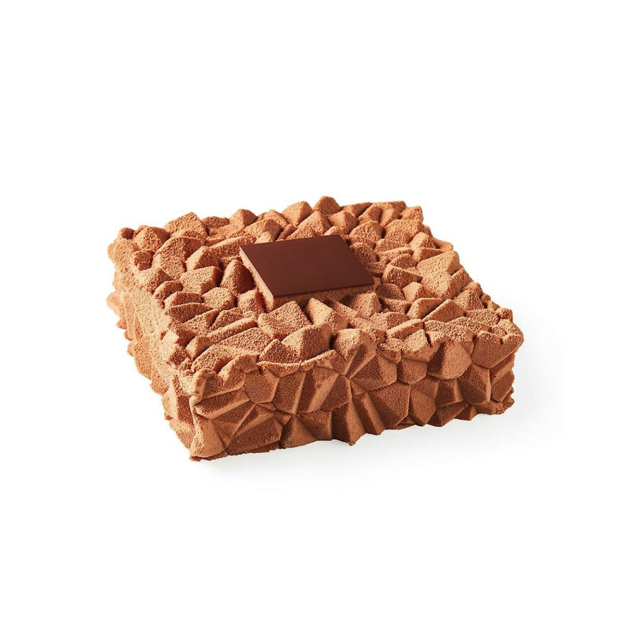 This Ukrainian Pastry Chef Makes Cakes From Random Shapes And Objects (31 Pics)