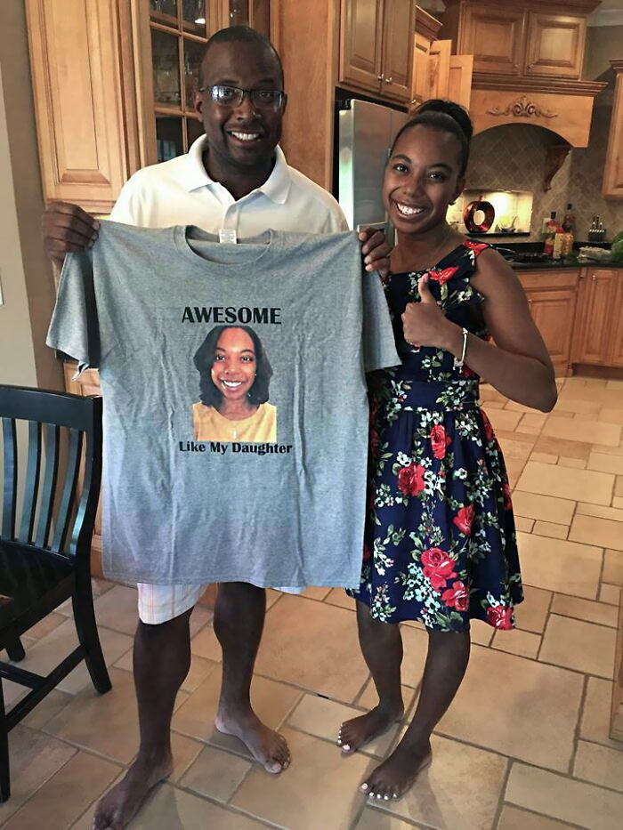 50 Wholesome Photos Of Dads Sharing Their Father’s Day Gifts 50 Wholesome Photos Of Dads Sharing Their Father’s Day Gifts