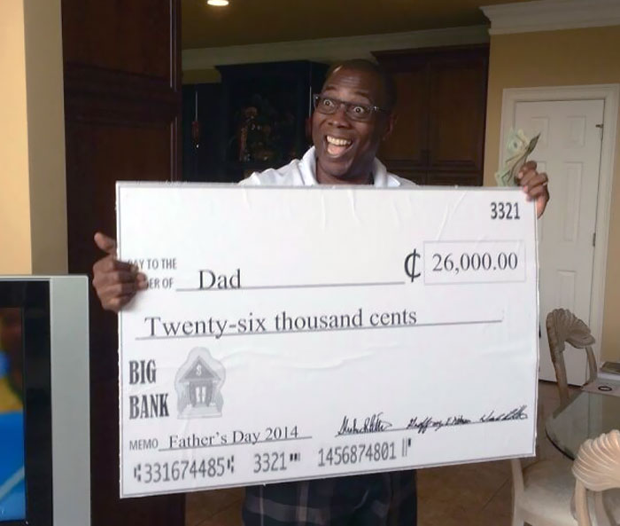 50 Wholesome Photos Of Dads Sharing Their Father’s Day Gifts 50 Wholesome Photos Of Dads Sharing Their Father’s Day Gifts