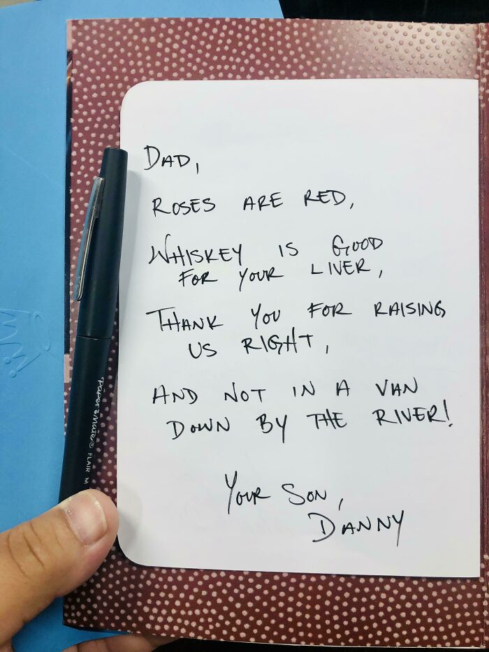 50 Wholesome Photos Of Dads Sharing Their Father’s Day Gifts 50 Wholesome Photos Of Dads Sharing Their Father’s Day Gifts