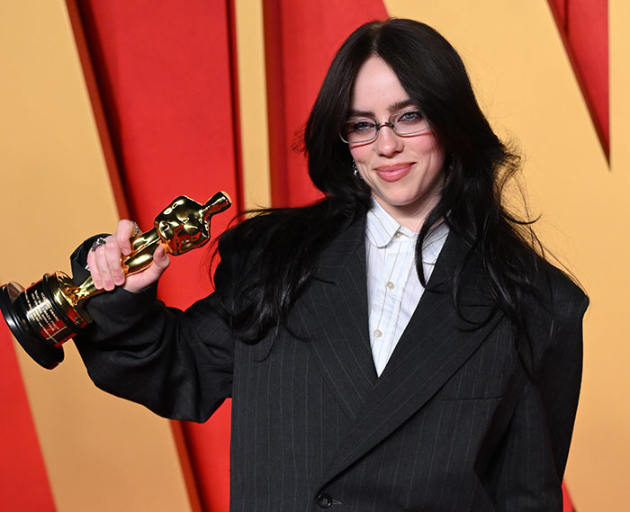 Billie Eilish’s Manager Appears To Confirm Taylor Swift Feud In Deleted Tweet Billie Eilish’s Manager Appears To Confirm Taylor Swift Feud In Deleted Tweet
