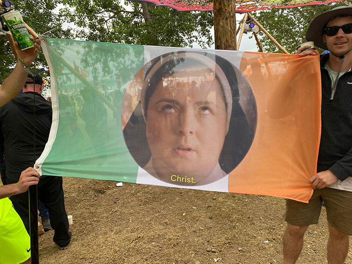 50 Of The Funniest Fan Posters People Weren’t Even Mad About 50 Of The Funniest Fan Posters People Weren’t Even Mad About