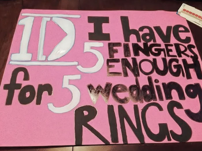 50 Of The Funniest Fan Posters People Weren’t Even Mad About 50 Of The Funniest Fan Posters People Weren’t Even Mad About