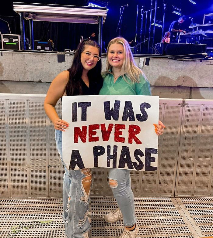 50 Of The Funniest Fan Posters People Weren’t Even Mad About 50 Of The Funniest Fan Posters People Weren’t Even Mad About