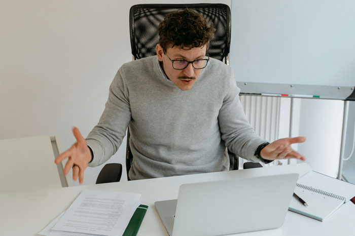 Manager Unjustly Fires Worker On The Spot And Says &#8220;Let This Be A Lesson&#8221; But Everyone Is Perplexed