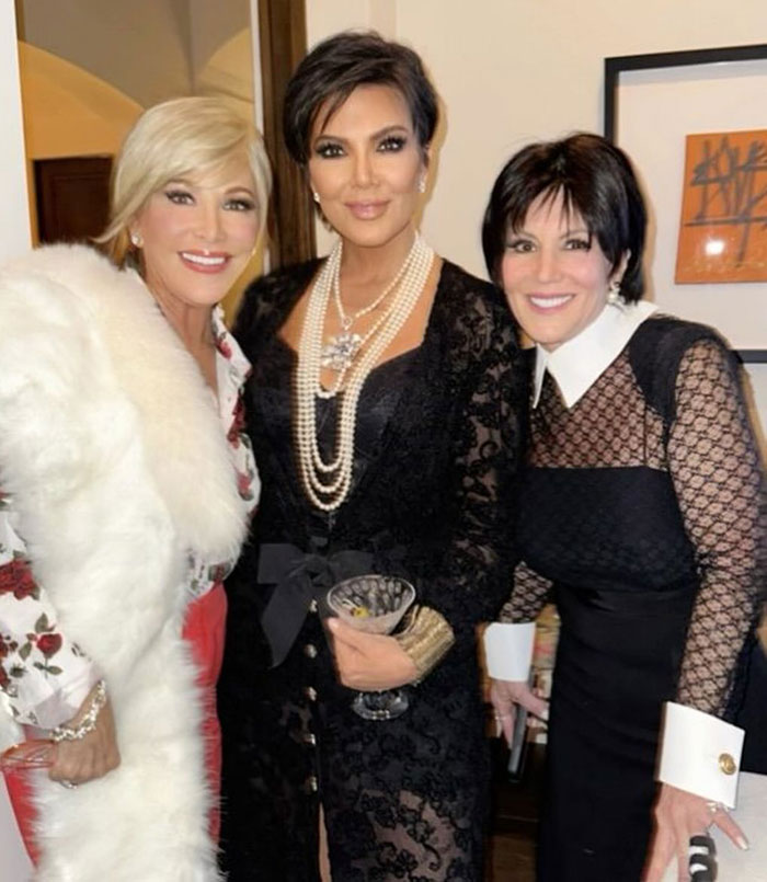 &ldquo;Something Seems Off With This Pic&rdquo;: Fans Crack Up Over Kris Jenner&rsquo;s Photoshop Fail