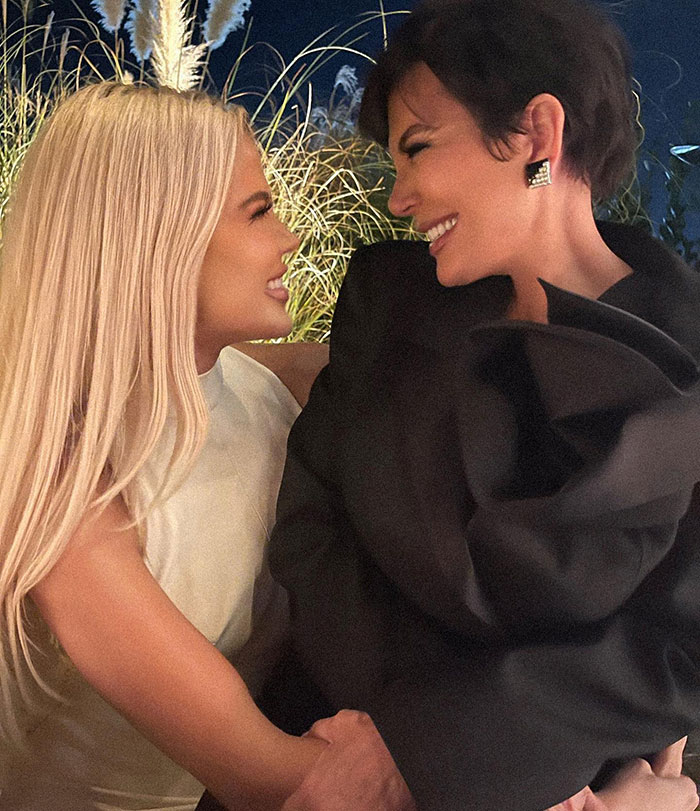 &ldquo;Something Seems Off With This Pic&rdquo;: Fans Crack Up Over Kris Jenner&rsquo;s Photoshop Fail