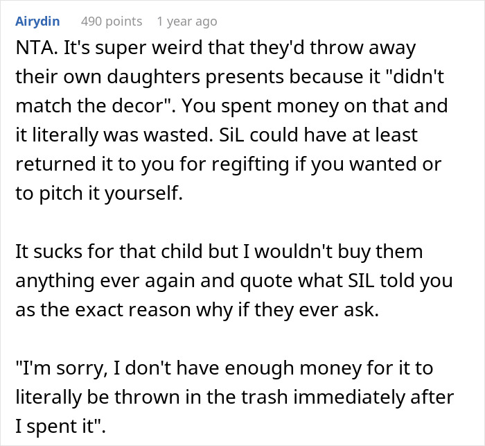 Girl’s Birthday Presents End Up In The Trash Because They Don’t Match Her Mom’s Aesthetic Girl’s Birthday Presents End Up In The Trash Because They Don’t Match Her Mom’s Aesthetic