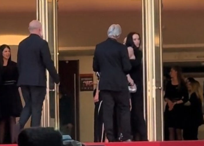 Internet Calls It “Assault” After Cannes Security Was Filmed Blocking Fourth Celebrity On Red Carpet Internet Calls It “Assault” After Cannes Security Was Filmed Blocking Fourth Celebrity On Red Carpet