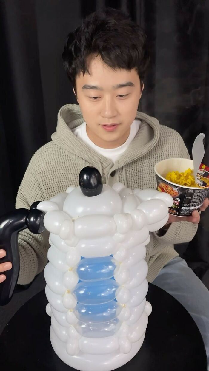Korean Artist Jiwon Lee Crafts Stunning Balloon Food That Looks Good Enough to Eat (43 Pics) Korean Artist Jiwon Lee Crafts Stunning Balloon Food That Looks Good Enough to Eat (43 Pics)