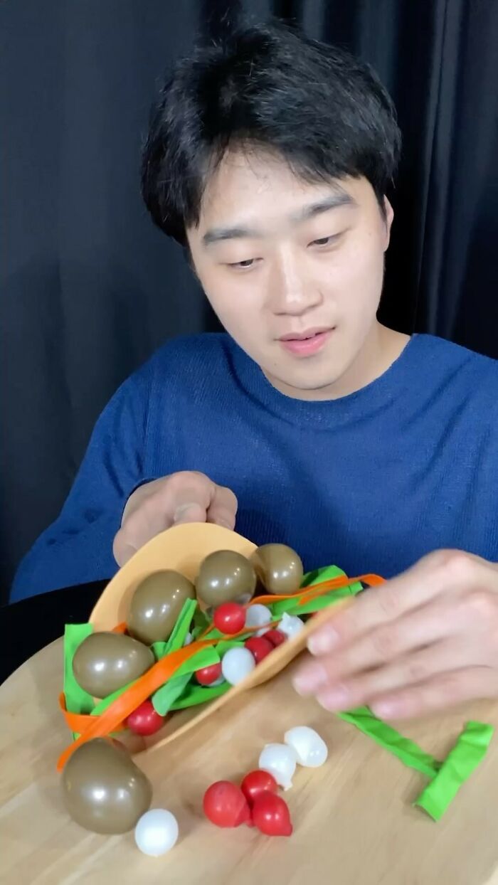 Korean Artist Jiwon Lee Crafts Stunning Balloon Food That Looks Good Enough to Eat (43 Pics) Korean Artist Jiwon Lee Crafts Stunning Balloon Food That Looks Good Enough to Eat (43 Pics)