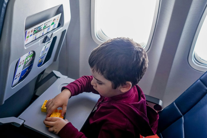 Dad Thinks 13+ Hour Flight Is Okay For 5YO To Manage Alone, Shocked Wife Insists He Accompany Kid Dad Thinks 13+ Hour Flight Is Okay For 5YO To Manage Alone, Shocked Wife Insists He Accompany Kid