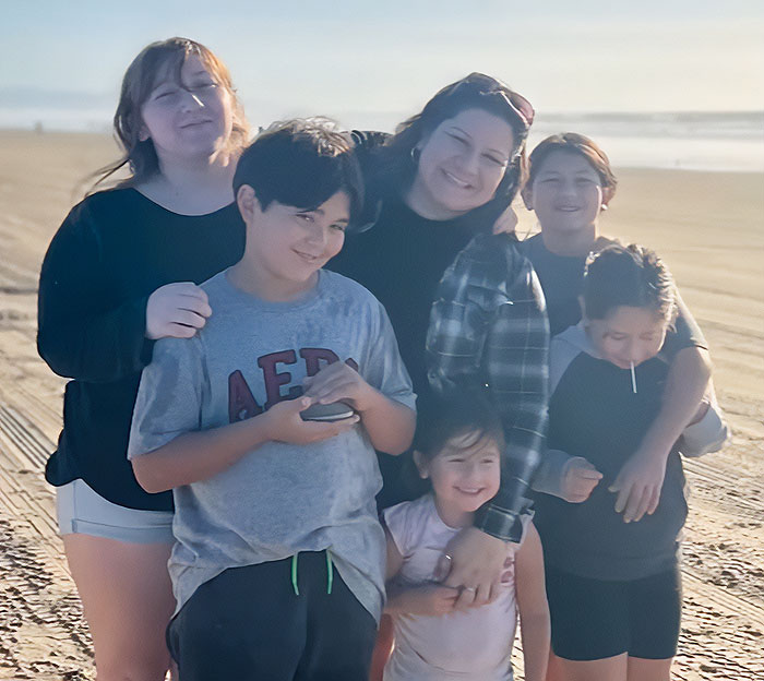 “It Ruined Our Trip”: Mom Fined $88k After Kids Pick Up 72 Clams Thinking They Were Seashells “It Ruined Our Trip”: Mom Fined $88k After Kids Pick Up 72 Clams Thinking They Were Seashells