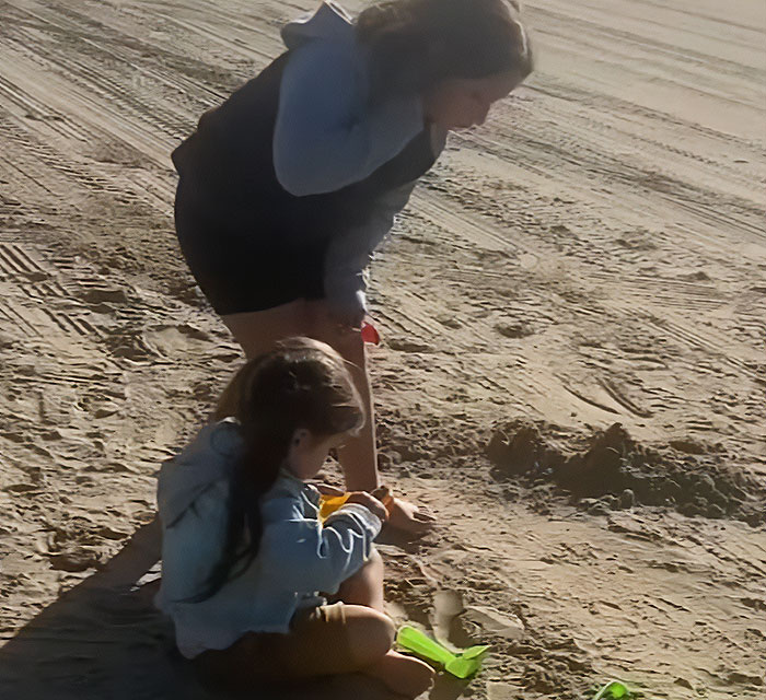 “It Ruined Our Trip”: Mom Fined $88k After Kids Pick Up 72 Clams Thinking They Were Seashells “It Ruined Our Trip”: Mom Fined $88k After Kids Pick Up 72 Clams Thinking They Were Seashells