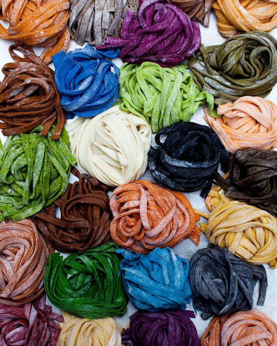 70 Captivating Gradient Photos Of Ordinary Items By Brittany Wright 70 Captivating Gradient Photos Of Ordinary Items By Brittany Wright