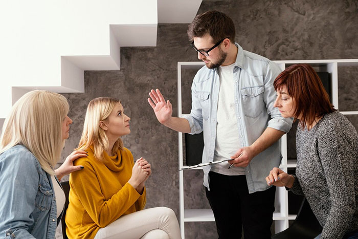 Parents Blew 300K Inheritance, Teen Is Considering Suing Them With Family’s Help Parents Blew 300K Inheritance, Teen Is Considering Suing Them With Family’s Help