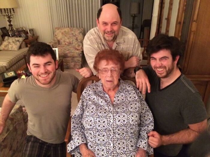 Seinfeld’s Jason Alexander Looks Unrecognizable With Trim Frame And Scruffy Beard Seinfeld’s Jason Alexander Looks Unrecognizable With Trim Frame And Scruffy Beard