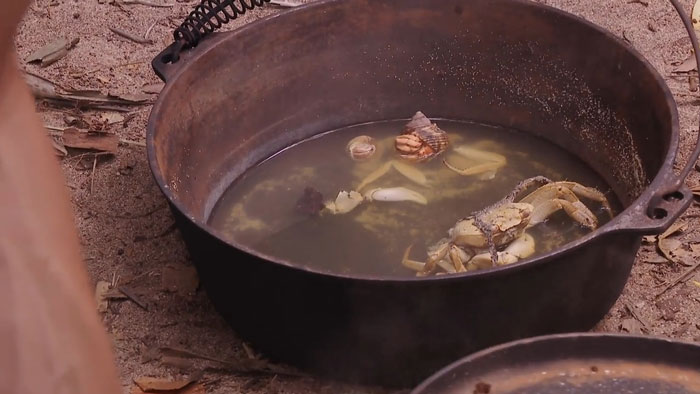 Vegetarian Contestant Forced To Eat Meat After Vowing Not To “Harm Anything With A Heartbeat” Vegetarian Contestant Forced To Eat Meat After Vowing Not To “Harm Anything With A Heartbeat”