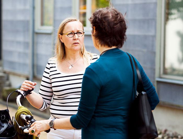 &ldquo;Sorry Pumpkin&rdquo;: Helpful Homeowner Reaches Her Limit After Enduring The Most Entitled Neighbors