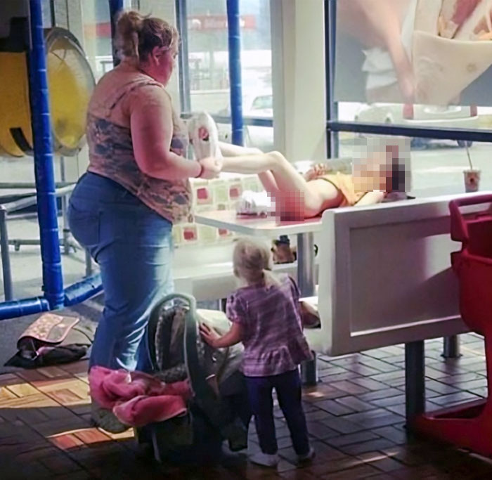 50 Jerk Customers Who Should Be Permanently Banned From Restaurants (New Pics) 50 Jerk Customers Who Should Be Permanently Banned From Restaurants (New Pics)