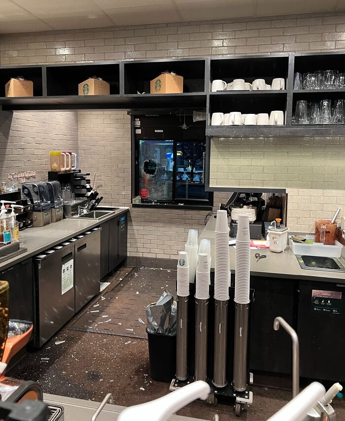 50 Jerk Customers Who Should Be Permanently Banned From Restaurants (New Pics) 50 Jerk Customers Who Should Be Permanently Banned From Restaurants (New Pics)