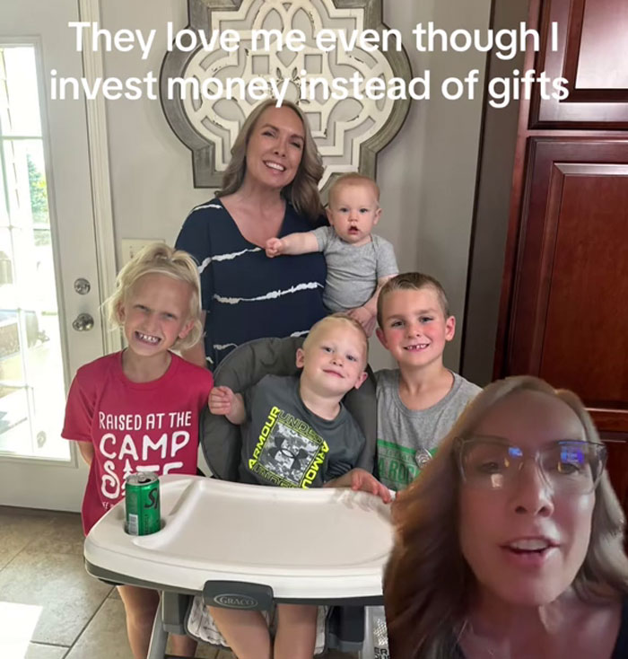 Grandma Refuses To Buy Small Gifts For Grandchildren, Puts It Into Bank Deposit For Them All Grandma Refuses To Buy Small Gifts For Grandchildren, Puts It Into Bank Deposit For Them All