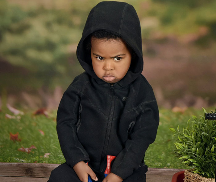 Mom Shares Angry Son’s First School Photos That Are So Hilarious Netizens Can’t Help But Laugh Mom Shares Angry Son’s First School Photos That Are So Hilarious Netizens Can’t Help But Laugh