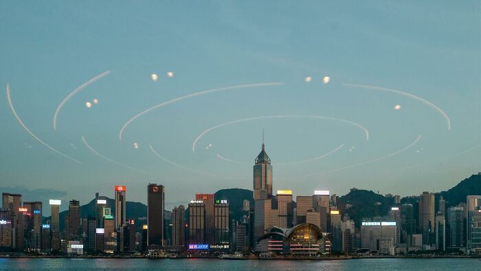 Lucky Coincidences: 20 Perfectly Timed Pictures Taken By Edas Wong (New Pics) Lucky Coincidences: 20 Perfectly Timed Pictures Taken By Edas Wong (New Pics)