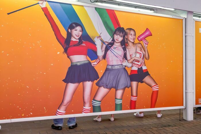 Lucky Coincidences: 20 Perfectly Timed Pictures Taken By Edas Wong (New Pics) Lucky Coincidences: 20 Perfectly Timed Pictures Taken By Edas Wong (New Pics)