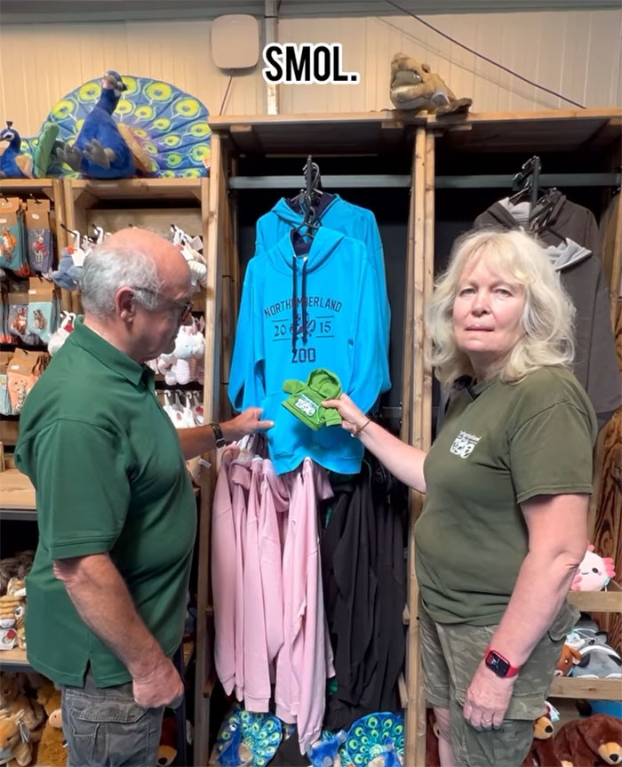 Boomer Couple’s “Gen Z Style” Tour Of Zoo Goes Viral, People Call It “Marketing Genius”