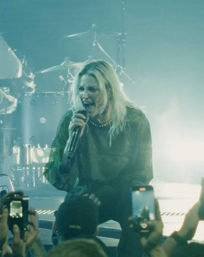 Chester Bennington’s Son Calls Out Linkin Park For Replacing His Father With Controversial Singer Chester Bennington’s Son Calls Out Linkin Park For Replacing His Father With Controversial Singer