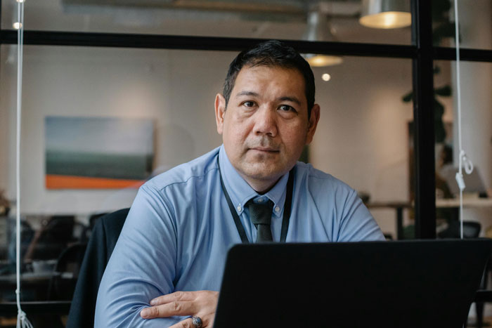 Boss Rages After Guy Spends Weekend With Newly-Married Wife Rather Than Coworkers, He Quits Boss Rages After Guy Spends Weekend With Newly-Married Wife Rather Than Coworkers, He Quits