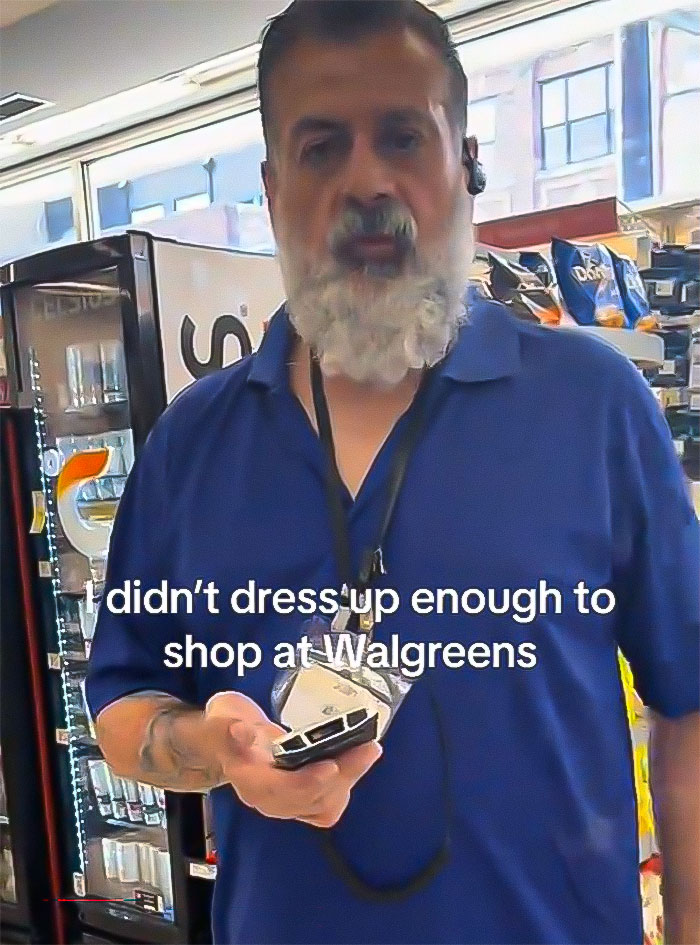 Walgreens Shopper Says Staff “Threatened” And “Stalked” Her After She Violated The “Dress Code” Walgreens Shopper Says Staff “Threatened” And “Stalked” Her After She Violated The “Dress Code”